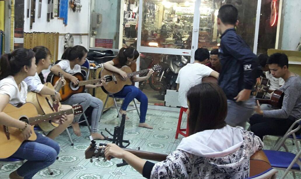 lớp dạy đàn guitar biên hòa